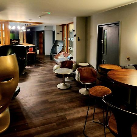 Pinnacle Suites Hotel カウズ エクステリア 写真