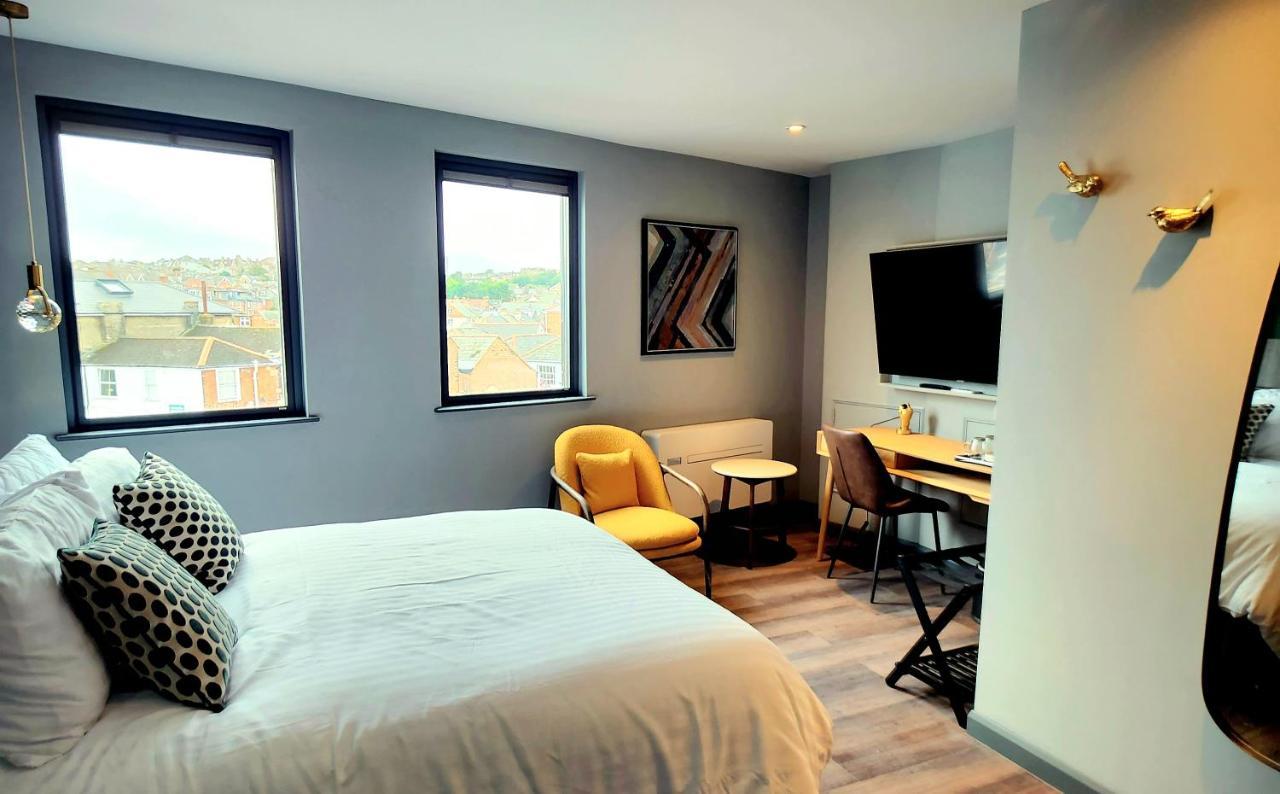 Pinnacle Suites Hotel カウズ エクステリア 写真