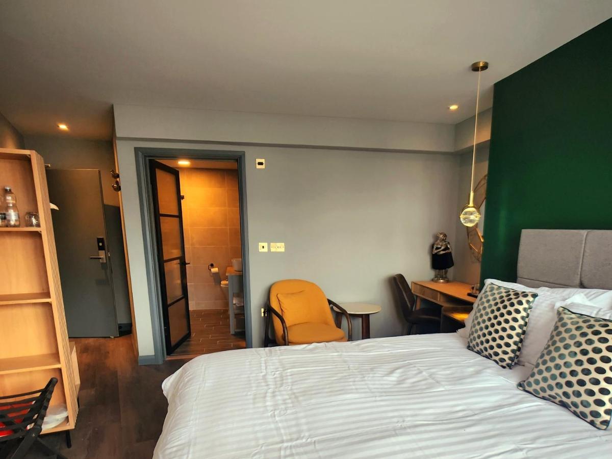 Pinnacle Suites Hotel カウズ エクステリア 写真