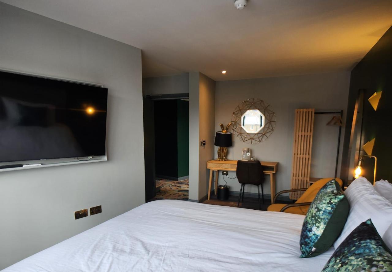 Pinnacle Suites Hotel カウズ エクステリア 写真