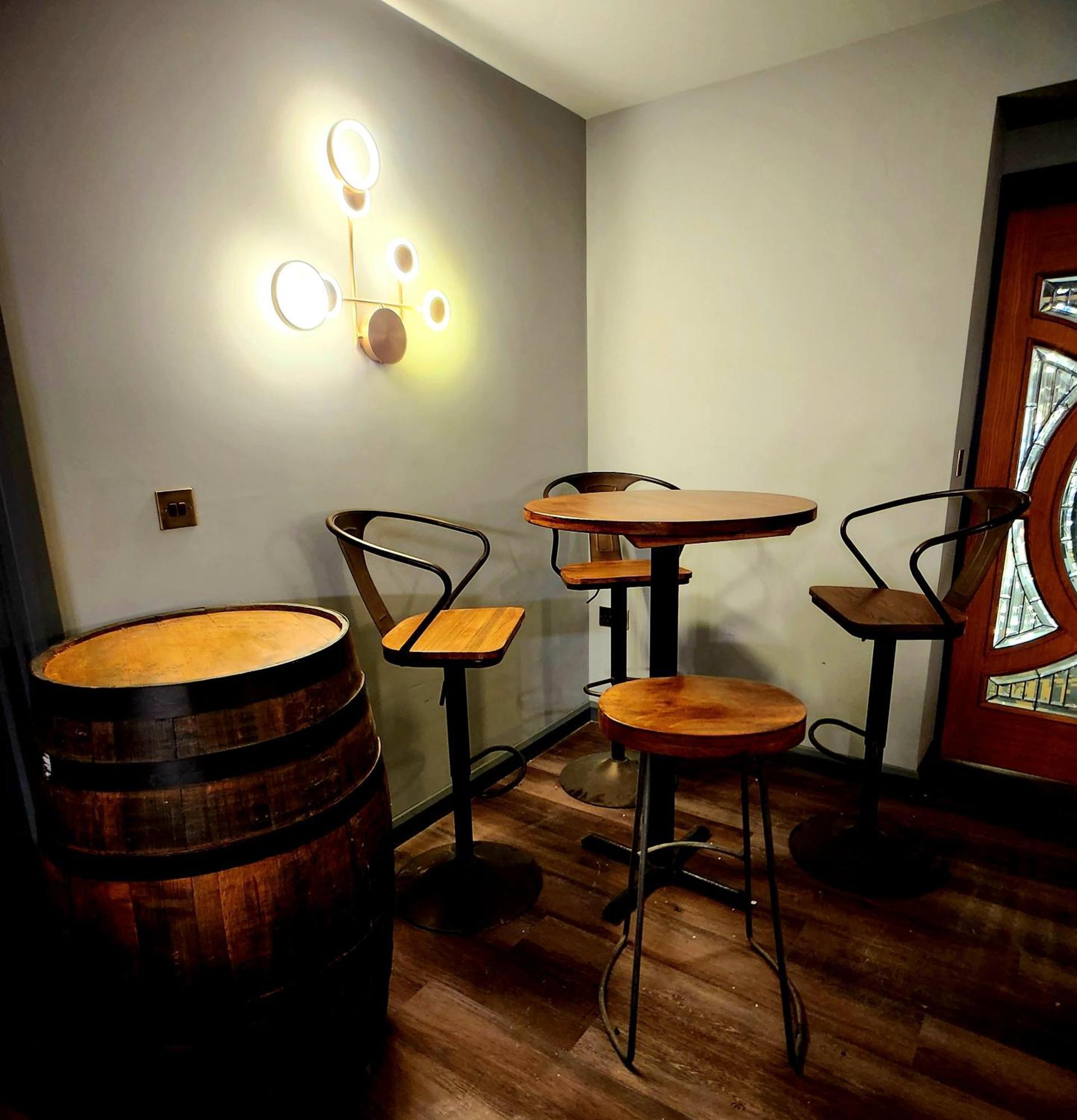 Pinnacle Suites Hotel カウズ エクステリア 写真