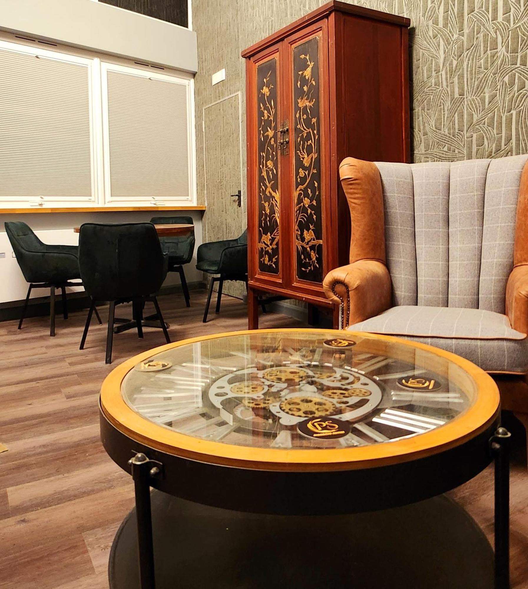 Pinnacle Suites Hotel カウズ エクステリア 写真
