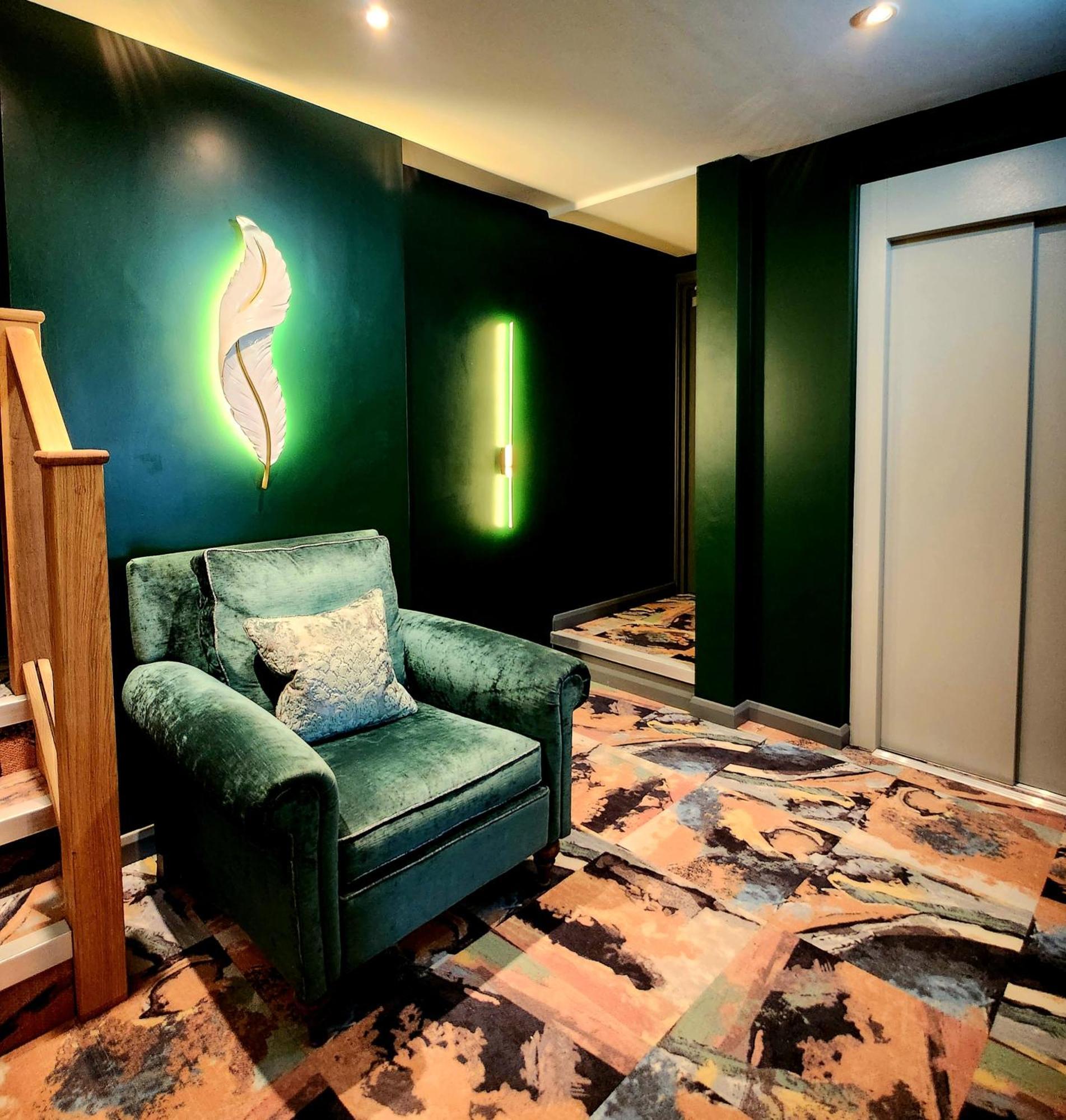 Pinnacle Suites Hotel カウズ エクステリア 写真
