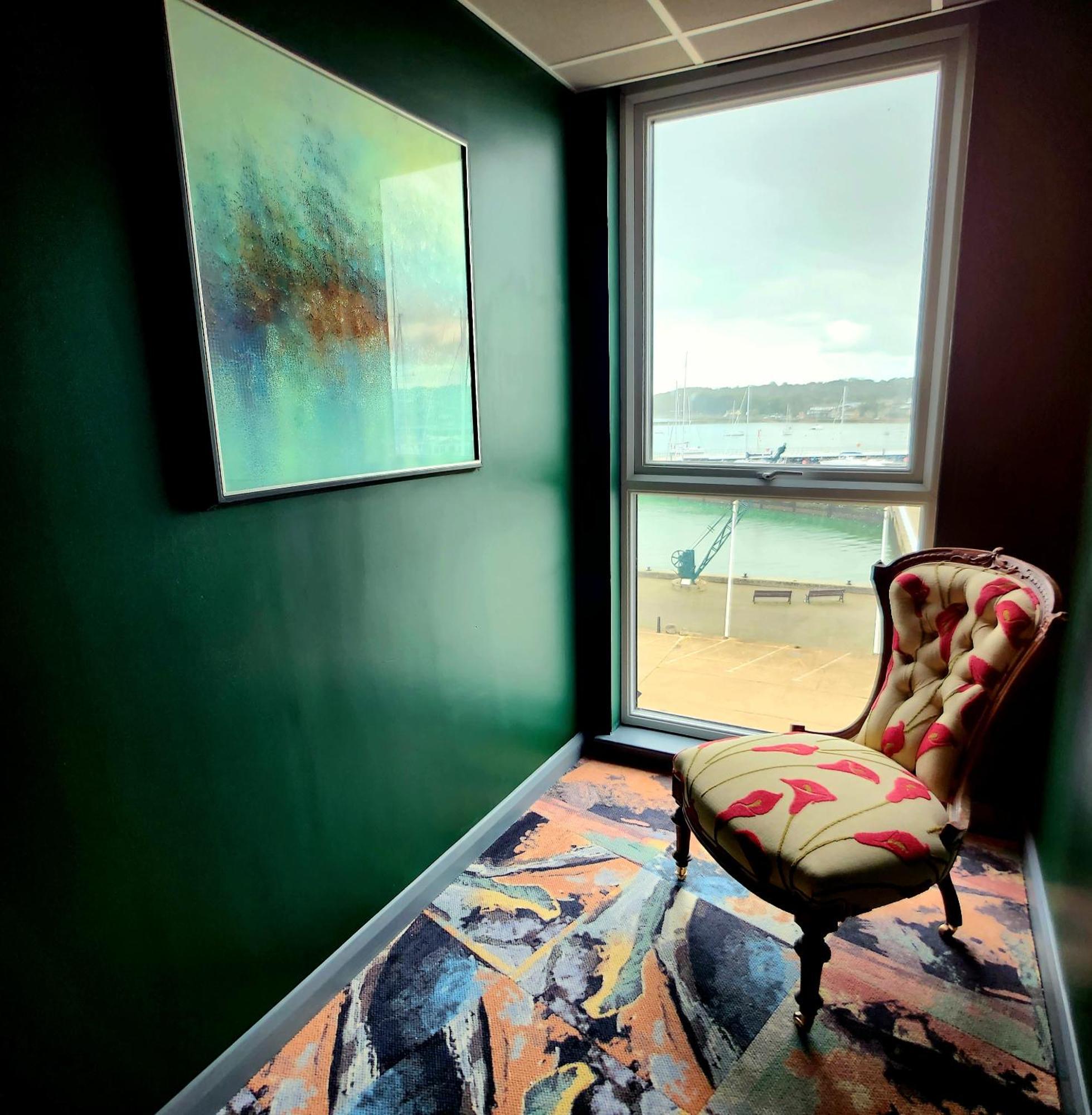 Pinnacle Suites Hotel カウズ エクステリア 写真