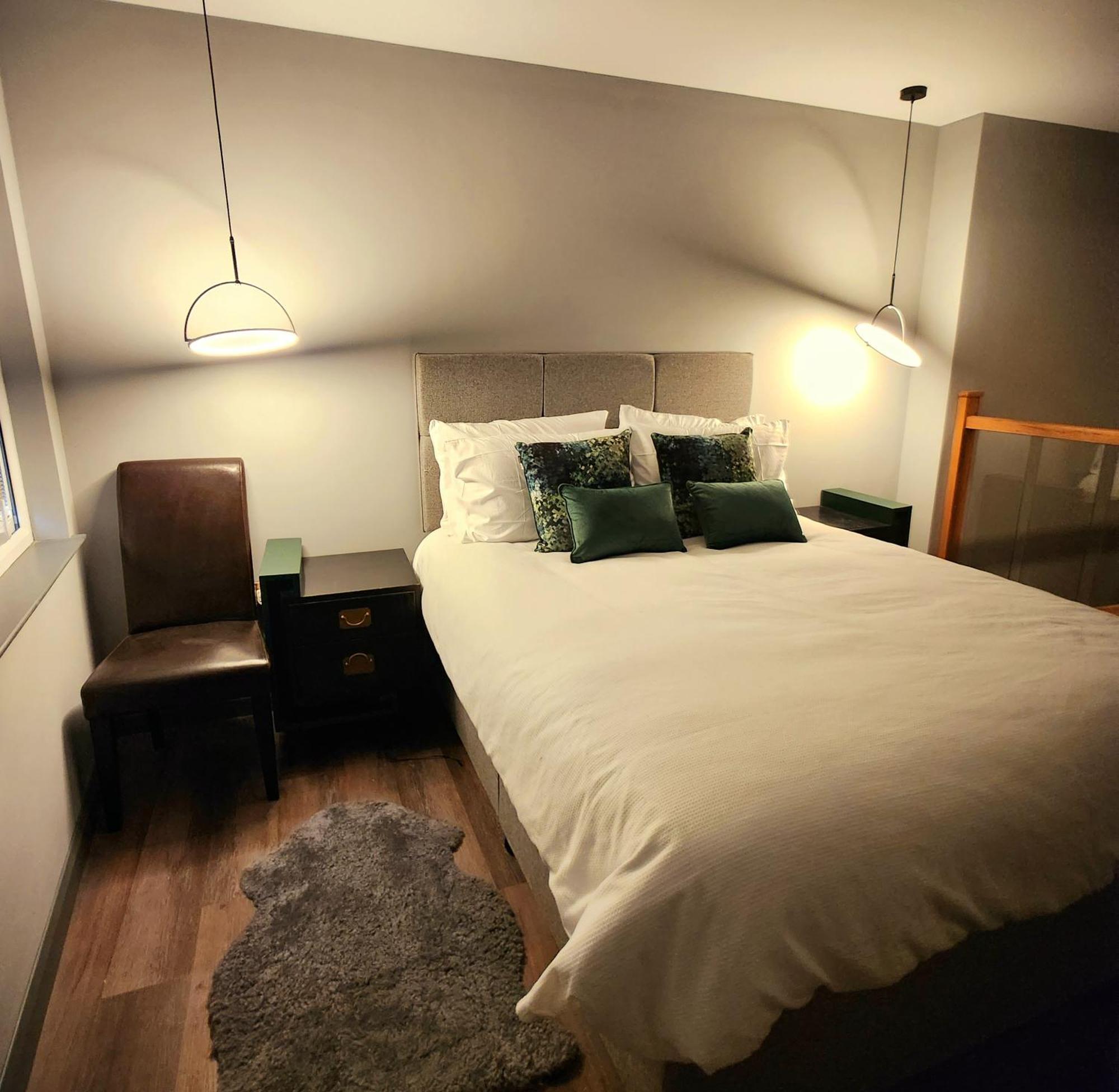 Pinnacle Suites Hotel カウズ エクステリア 写真