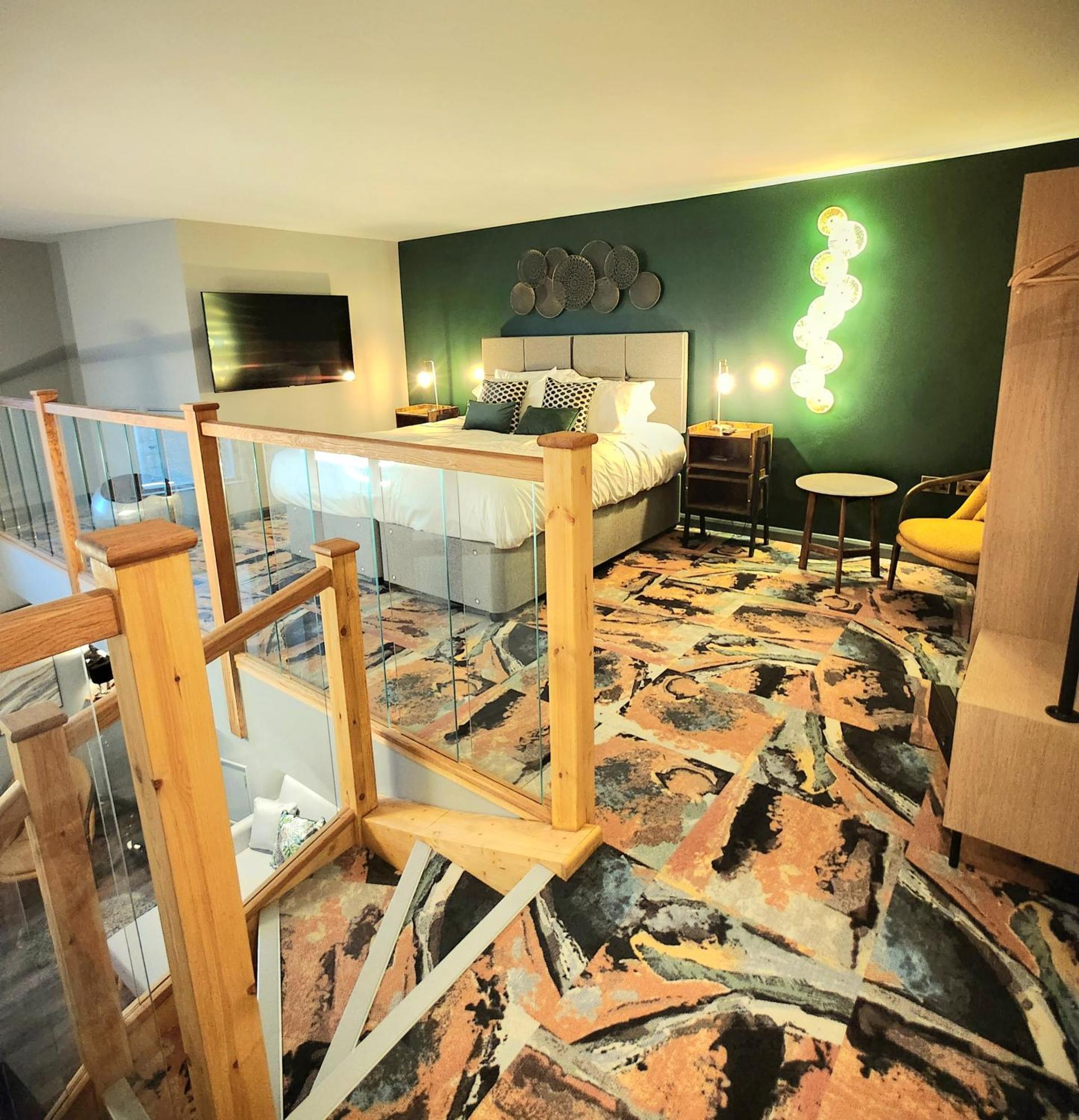 Pinnacle Suites Hotel カウズ エクステリア 写真