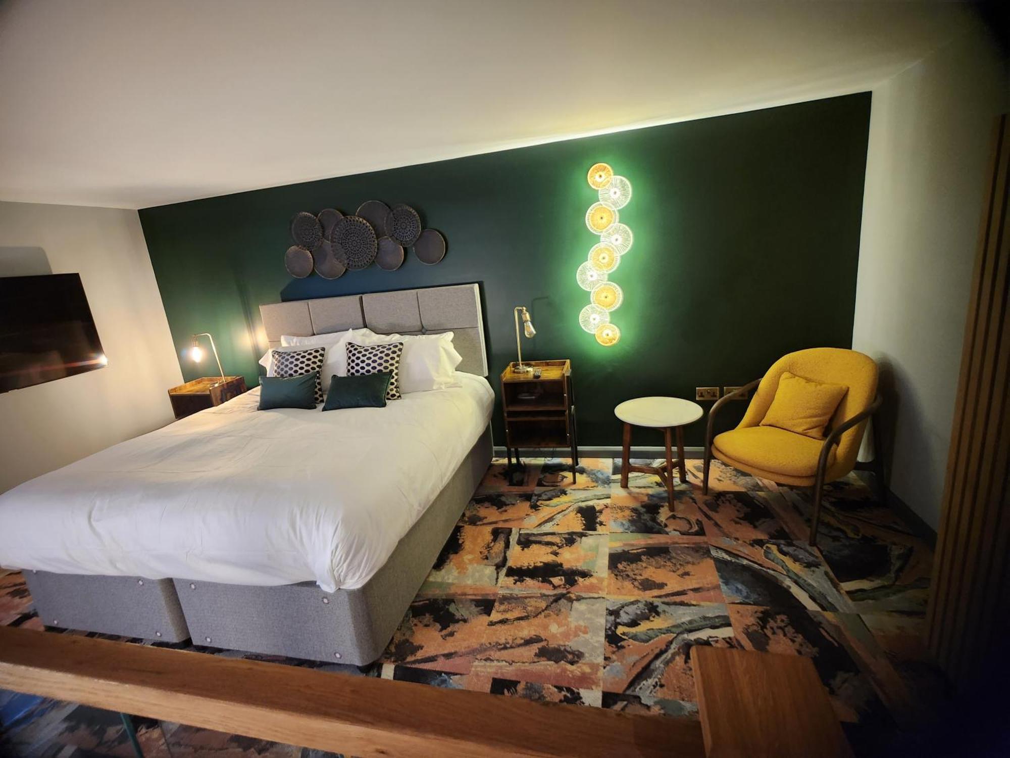 Pinnacle Suites Hotel カウズ エクステリア 写真